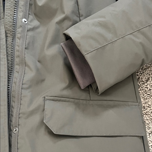 Helly Hansen Women’s Classic Green Parka with Faux Fur Hood - Size XS - Picture 2 of 7